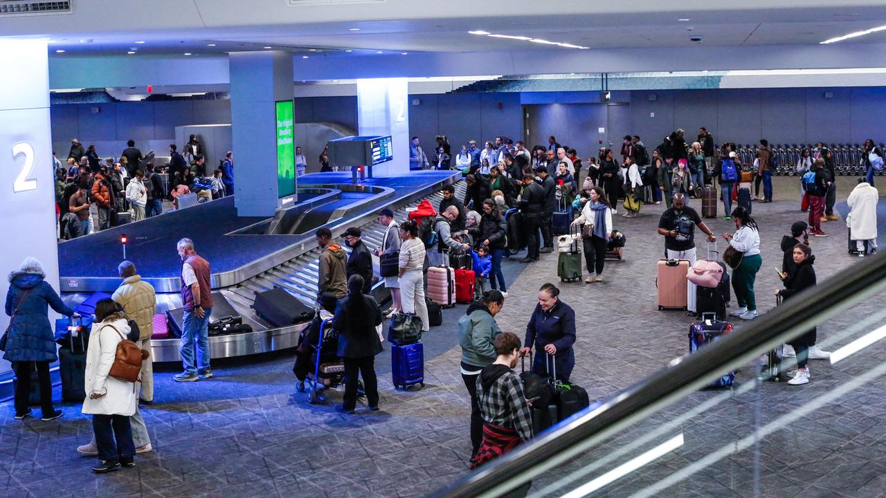 Otoritas New York Larang Petugas Bea Cukai Gunakan Masker, Kebijakan Picu Sorotan