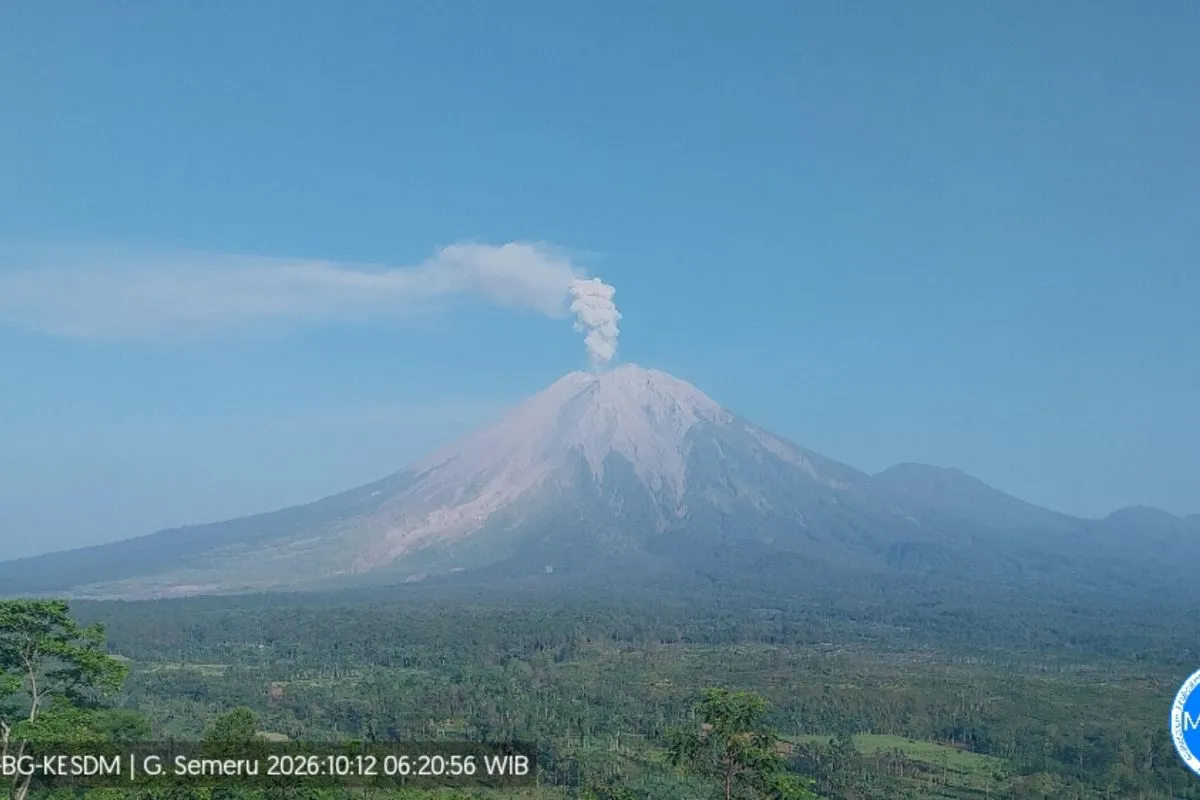Gunung Semeru Kembali Erupsi Senin Pagi, Kolom Abu Vulkanik Capai 900 Meter